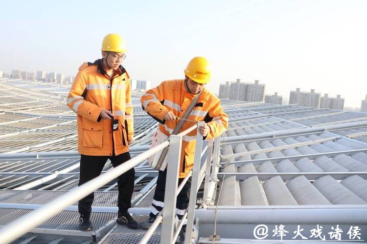 新春走基层丨00后!他们在30米高空,为春运“飞檐走壁” 新春走基层丨00后!他们在30米高空,为春运“飞檐走壁”