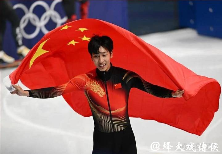 差点就金牌?孙龙冬奥短道1000米摘银全场沸腾 差点就金牌?孙龙冬奥短道1000米摘银全场沸腾