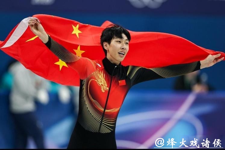差点就金牌?孙龙冬奥短道1000米摘银全场沸腾 差点就金牌?孙龙冬奥短道1000米摘银全场沸腾