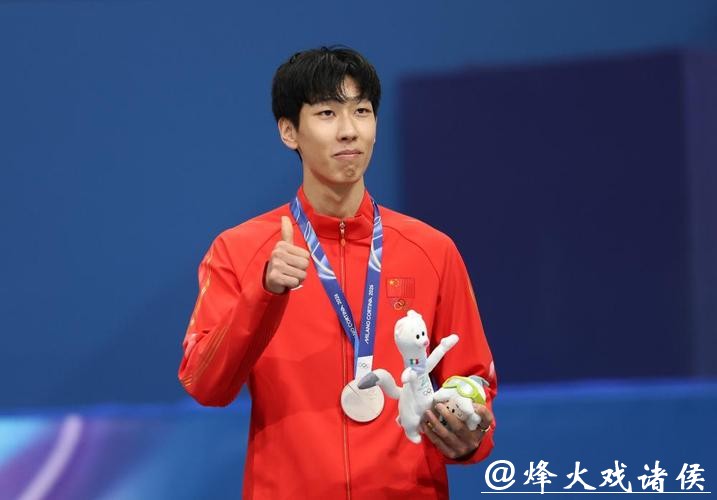 差点就金牌?孙龙冬奥短道1000米摘银全场沸腾 差点就金牌?孙龙冬奥短道1000米摘银全场沸腾