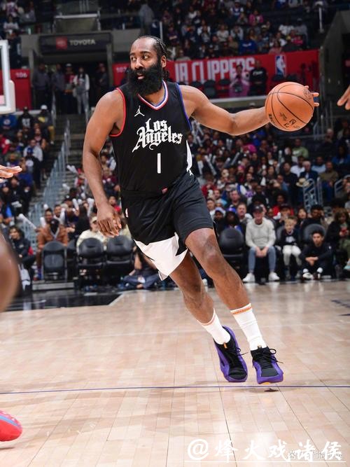 哈登里程碑詹姆斯25+11 快船轻取湖人4连胜